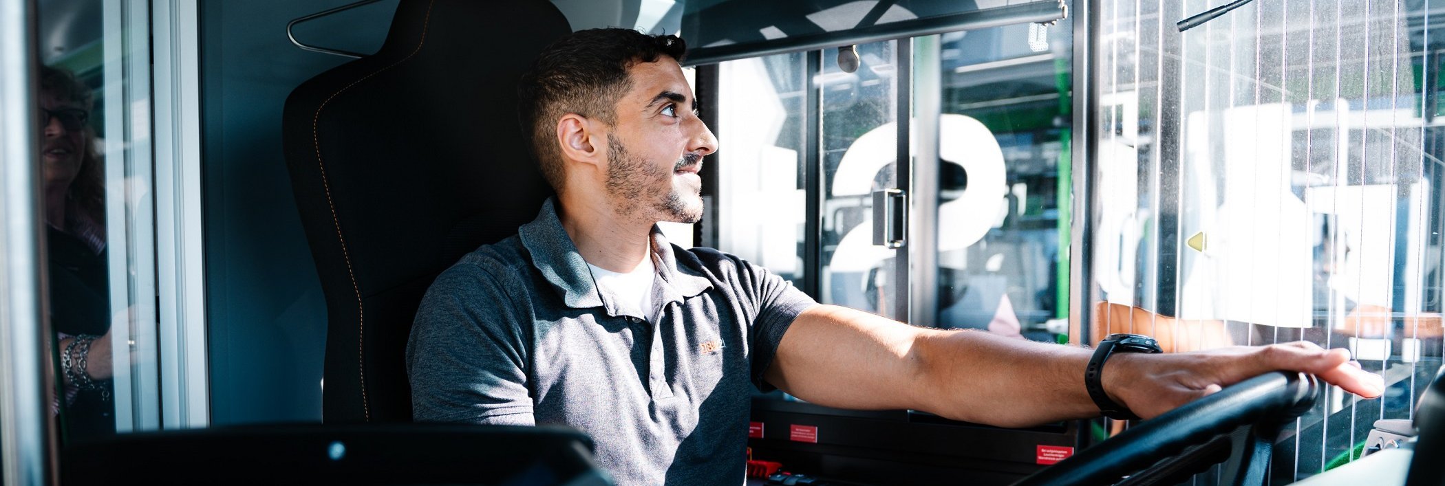 Busfahrer auf dem Fahrersitz